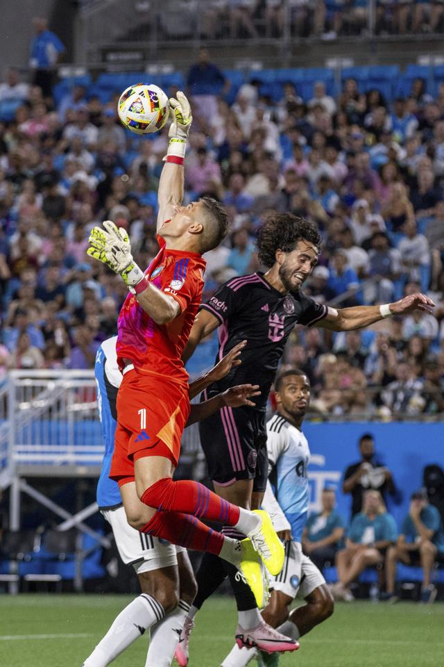 包含东京FC将对阵柏太阳神，角逐胜利之争的词条