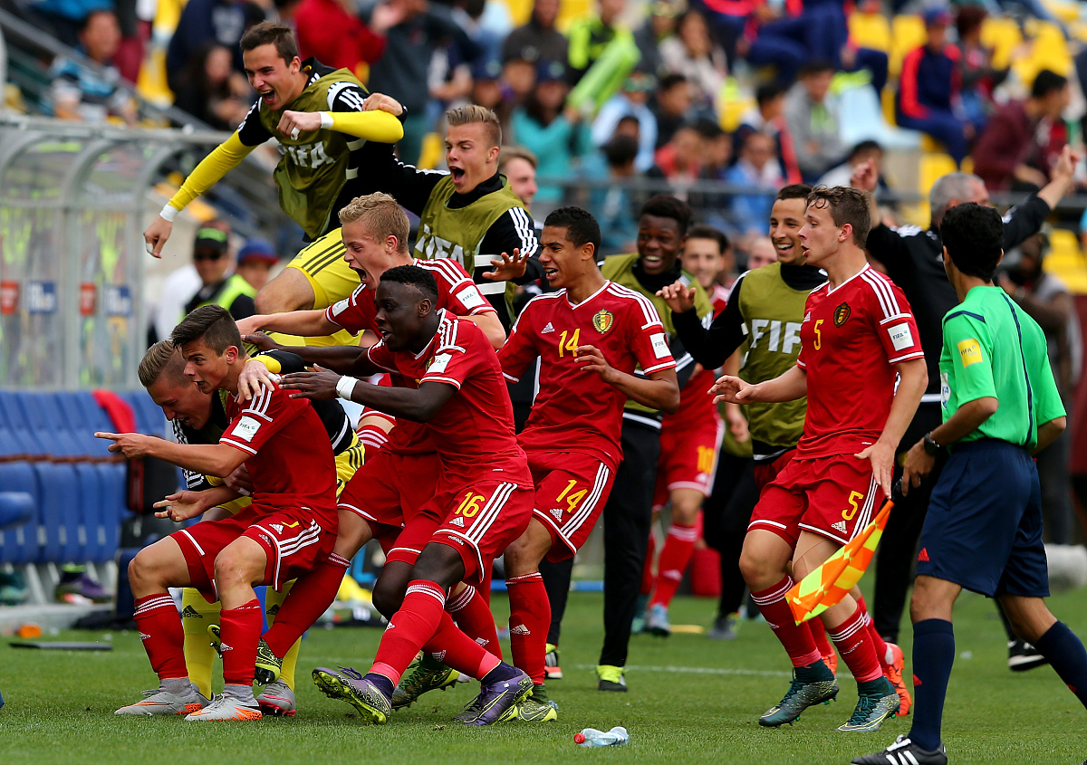 西班牙客场大胜瑞士，积分追赶领先者