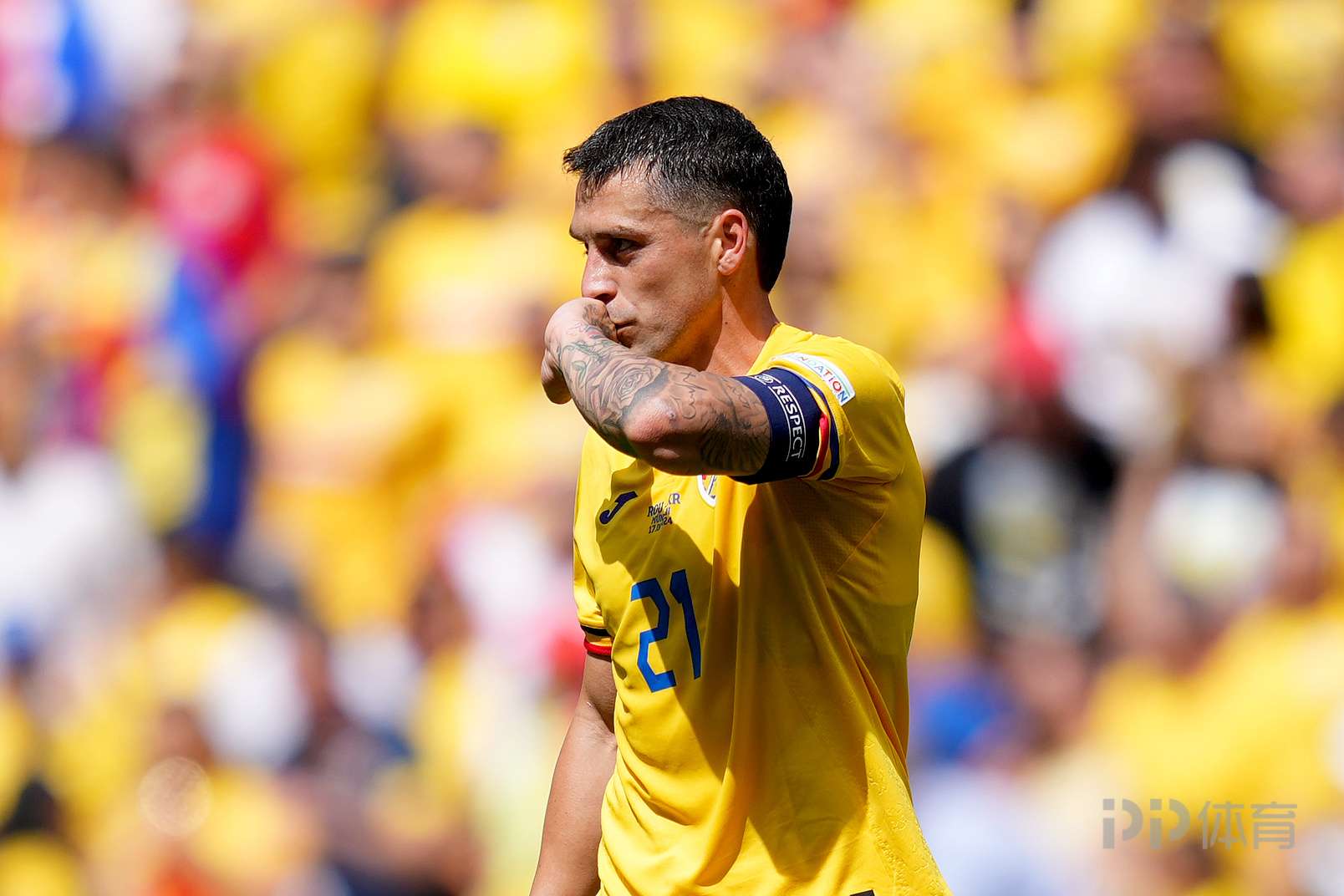 乌克兰联赛球员突破草原晋级