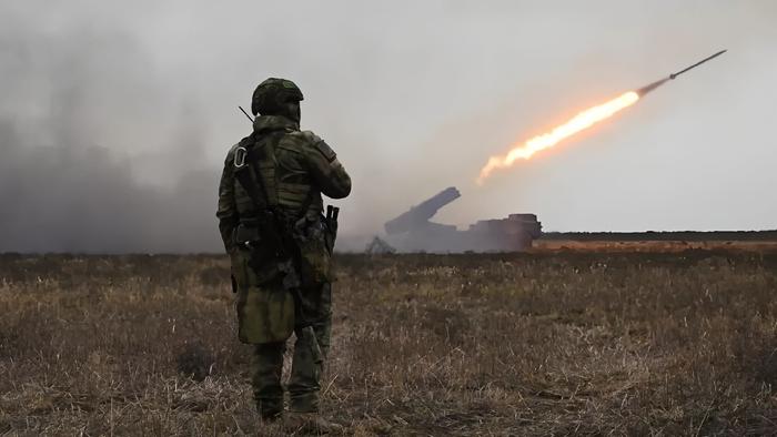 关于球场风云变幻，胜负未卜局势激烈的信息