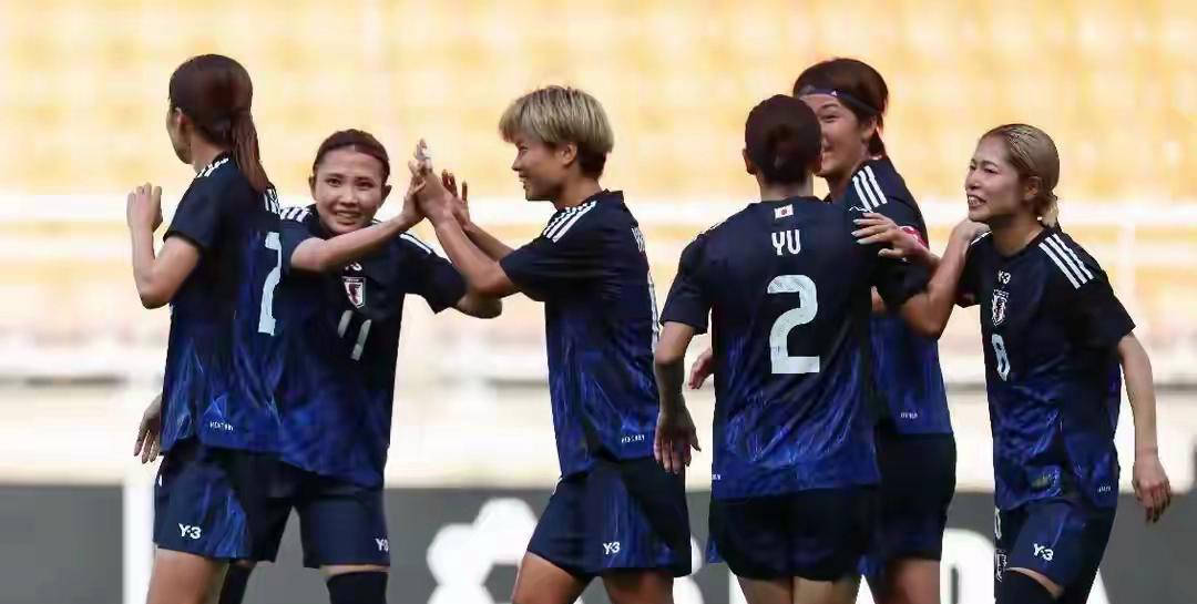 日本女足队员在比赛中展现出顶尖技术